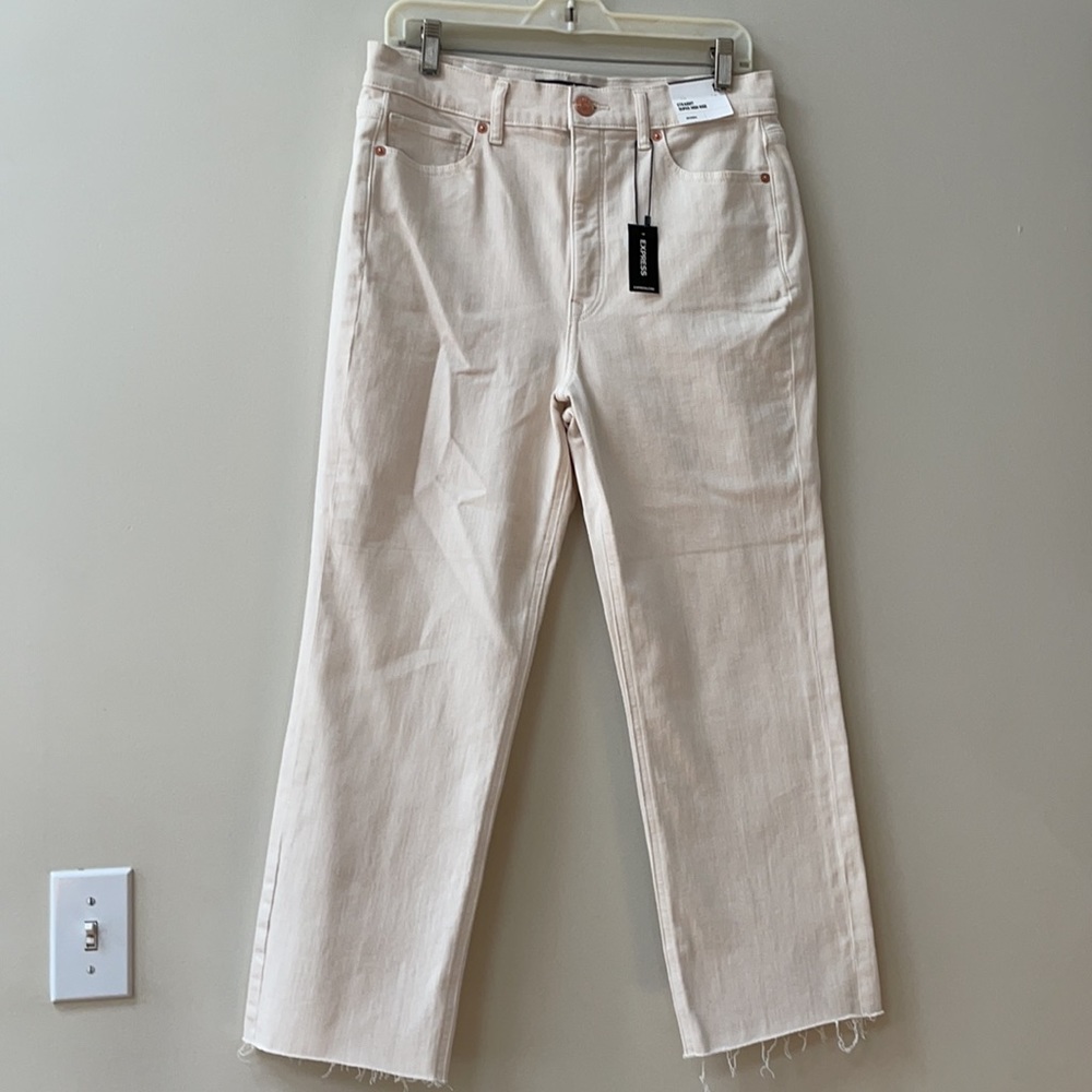 Express Straight Super High Rise Raw Hem Jeans in Cream size 10